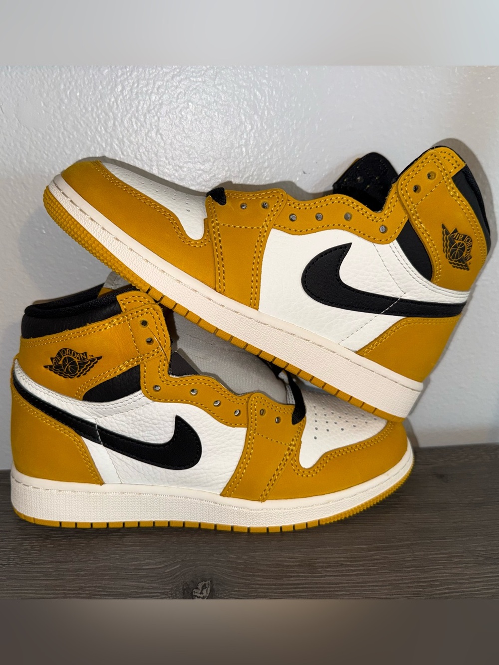 Air Jordan 1 Retro High OG Kids GS Sneakers 4.5Y White/Yellow/Black New FD1437